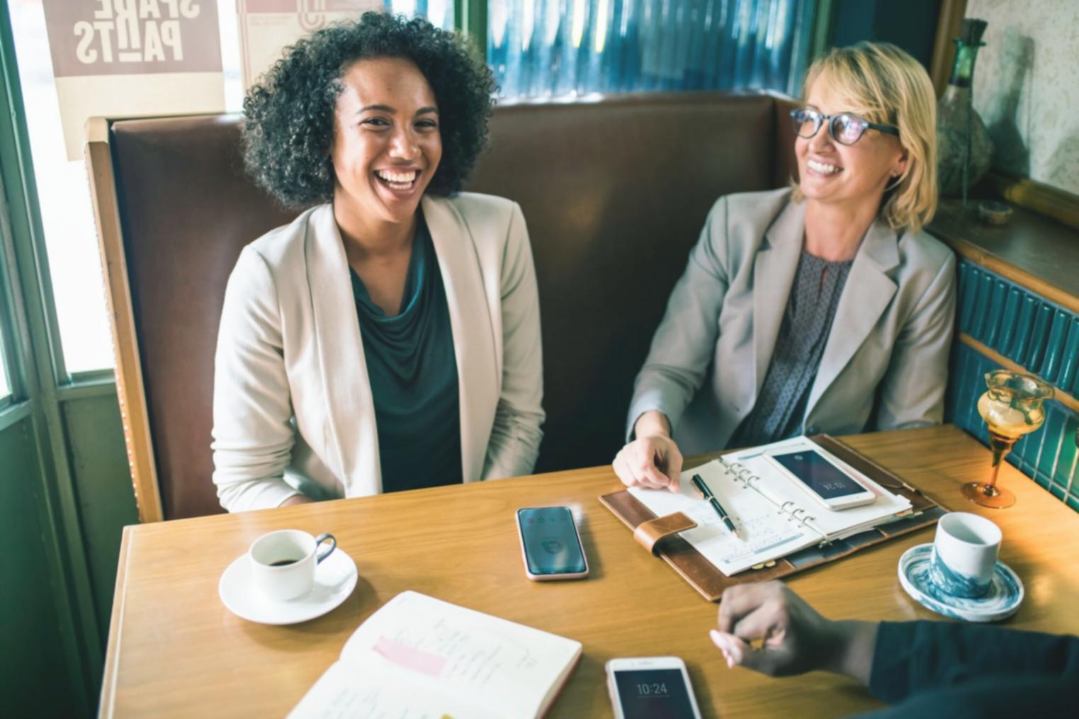 Entrepreneur travaillant sur son projet de création d'entreprise